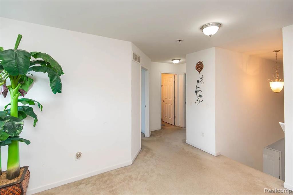 51123 Brompton, Novi, MI — Photo 5