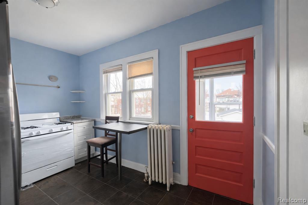 884 Beaconsfield Avenue, Grosse Pointe, MI 48230 — Photo 8
