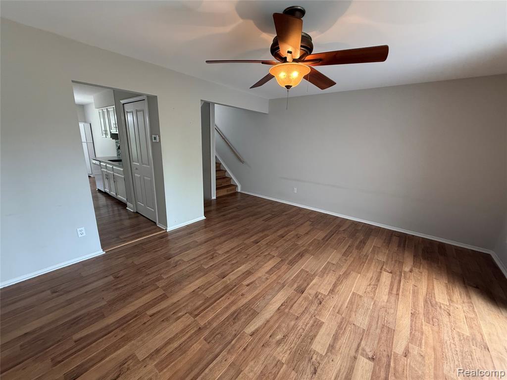 7059 Colonial Oaks Drive, Waterford, MI 48327 — Photo 10