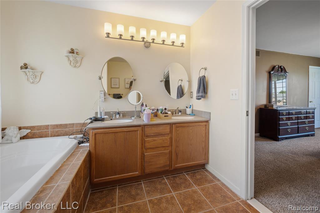 58767 Hunters Court, South Lyon, MI 48178 — Photo 25