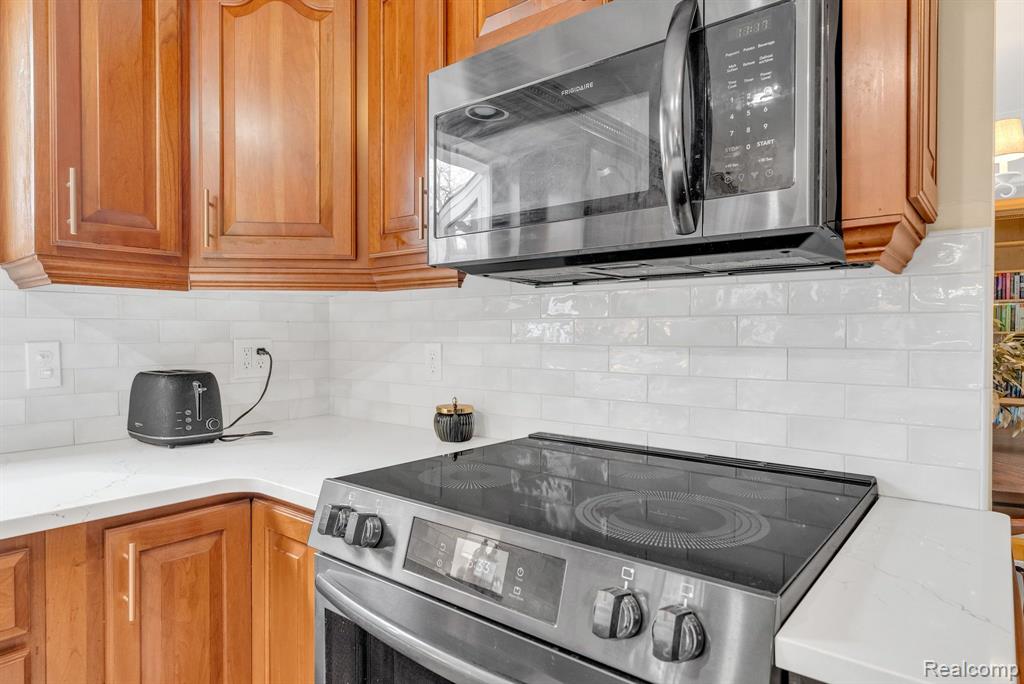8482 BELLE BLUFF Drive, Grand Blanc, MI 48439 — Photo 19