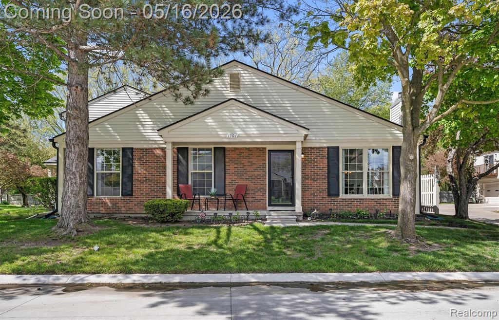 1501 Dover Hill N, Walled Lake, MI 48390 — front exterior