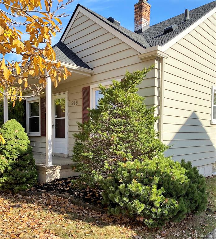 916 N Kenwood Avenue, Royal Oak, MI 48067 — Photo 2