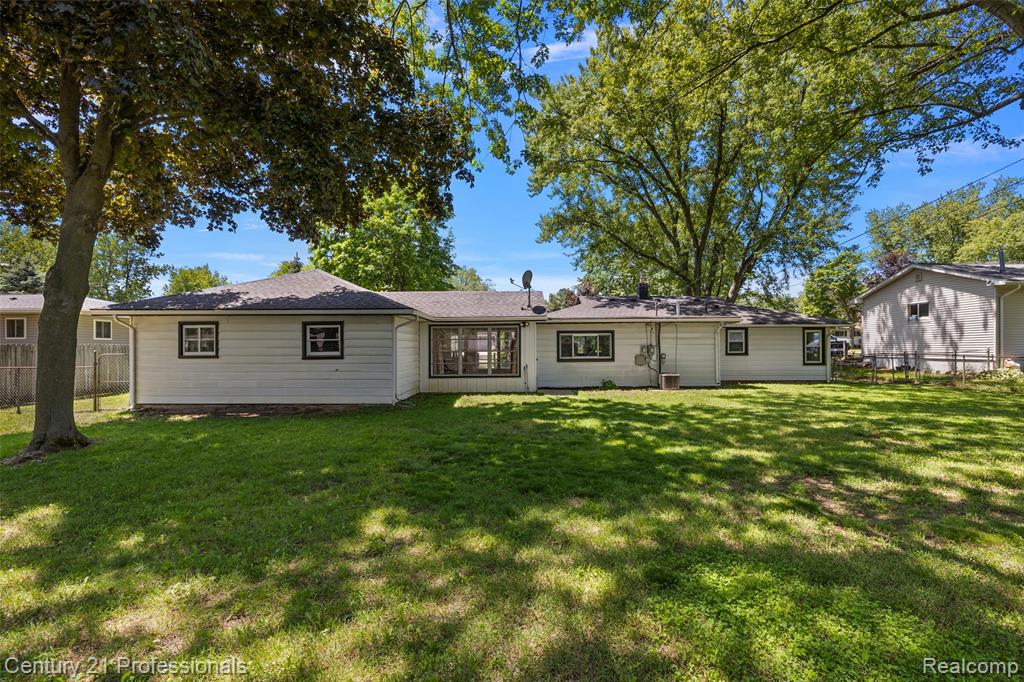 5360 Frankwill Avenue, Clarkston, MI — Photo 4