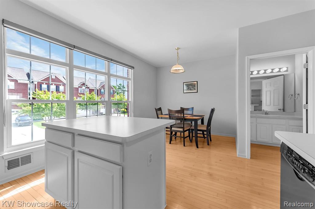 432 CHERRY ORCHARD Road, Canton, MI 48188 — Photo 14