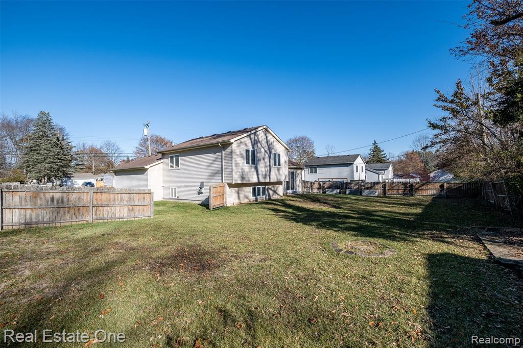 7053 Pershing, Waterford, MI 48327 — Photo 33
