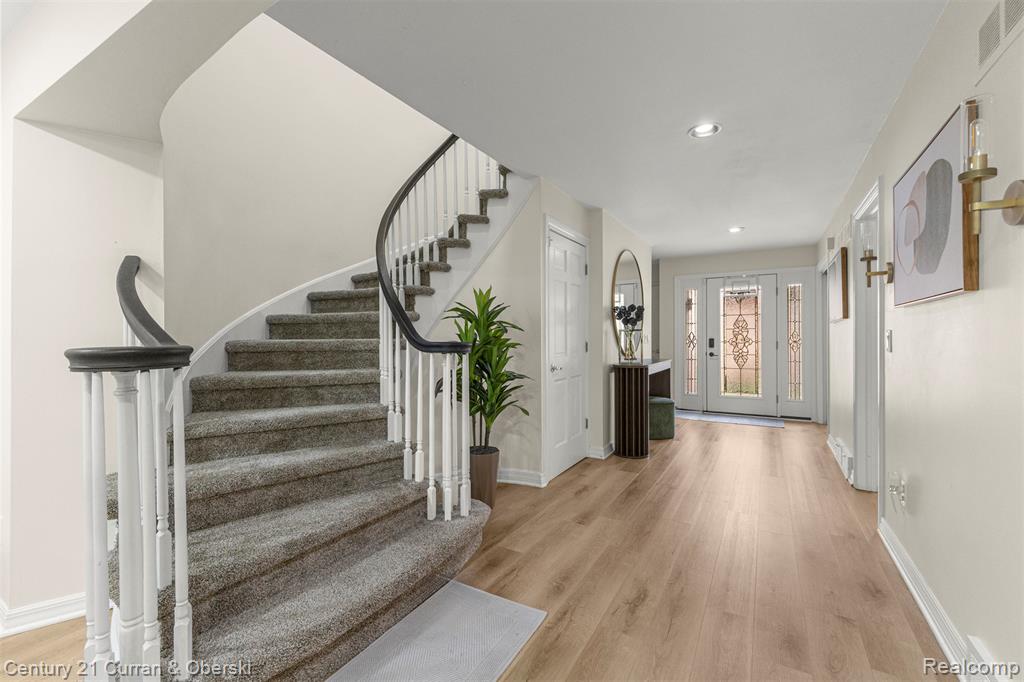 5 Timberlane Court, Dearborn, MI 48126 — Photo 8
