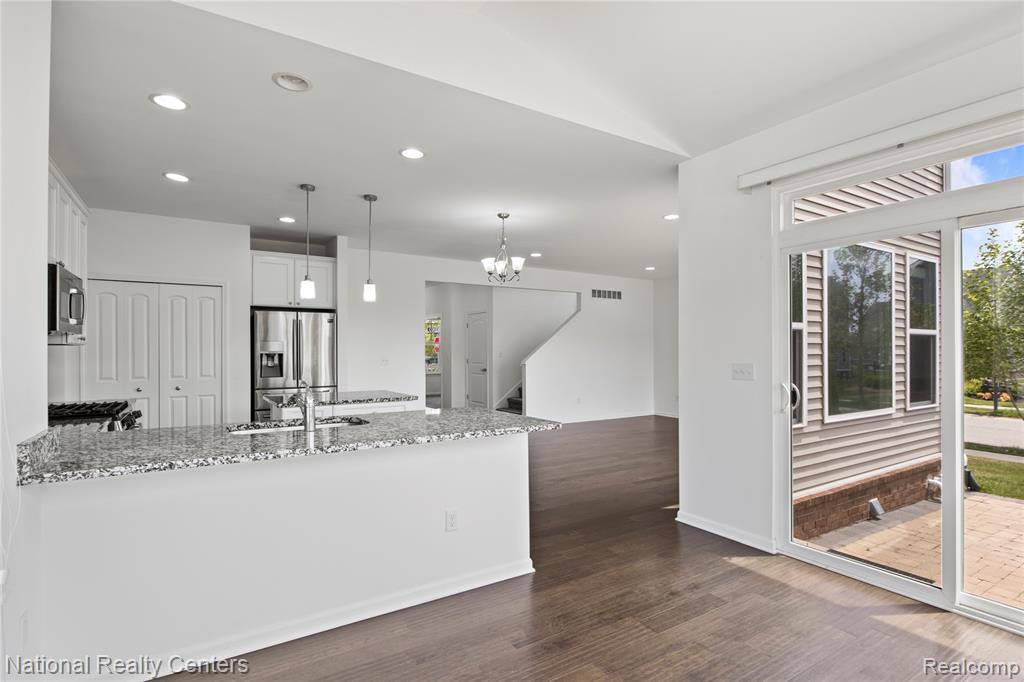 451 Goodrich, Wixom, MI — Photo 13