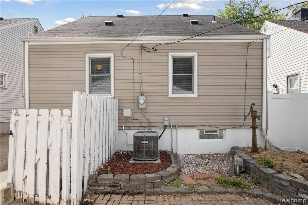 4213 Agnes Avenue, Lincoln Park, MI 48146 — Photo 31