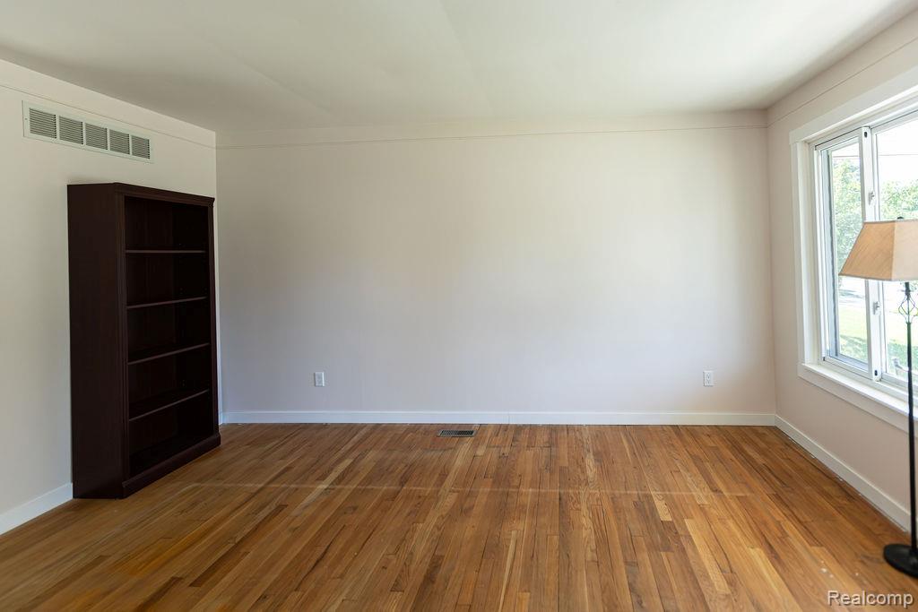 15270 Cambridge Drive, Fraser, MI 48026 — Photo 4
