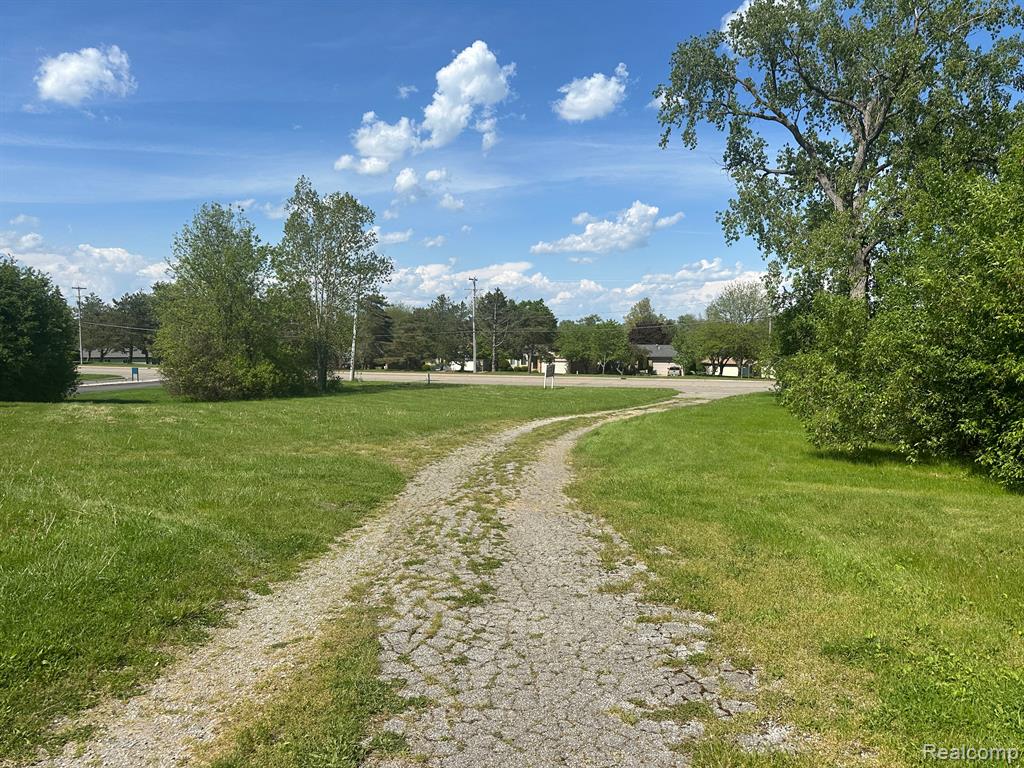 8000 S SAGINAW Street, Grand Blanc, MI 48439 — Photo 5