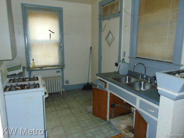 50 GLENDALE Street, Highland Park, MI 48203 — Photo 6