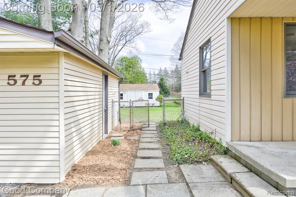 575 S Briarvale Drive, Auburn Hills, MI 48326 — Photo 34