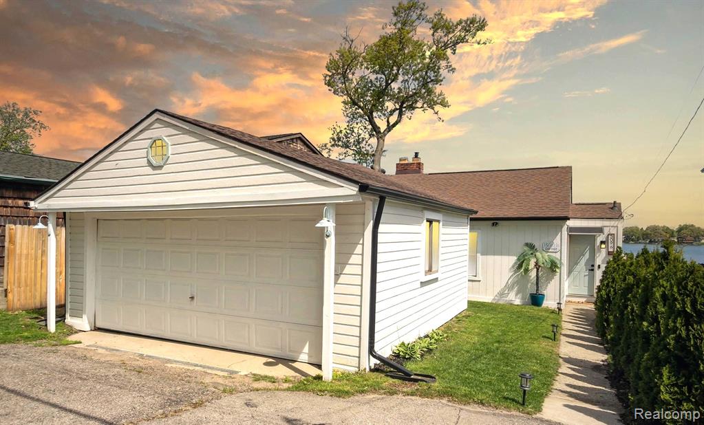 5096 DURNHAM Drive, Waterford, MI 48327 — front exterior