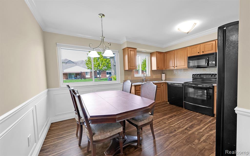 718 COUNTRY CLUB Drive, Saint Clair Shores, MI 48082 — Photo 4