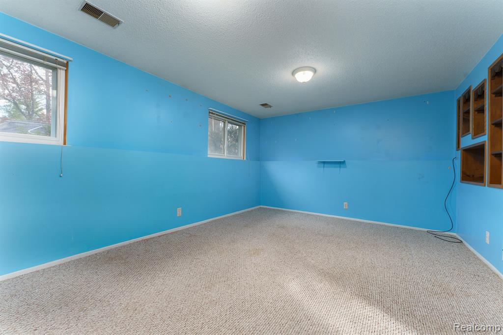 985 TIERNEY, Highland, MI 48356 — Photo 14
