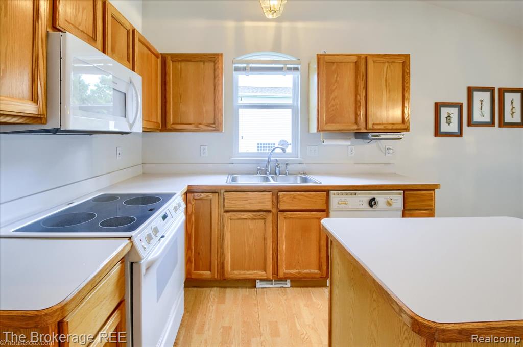 4435 Great Oaks Drive, Grand Blanc, MI 48439 — Photo 18