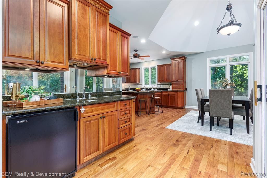 9054 Green Hickory Lane, Fenton, MI 48430 — Photo 11