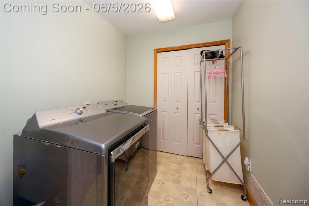 932 River Court, Wyandotte, MI 48192 — Photo 28