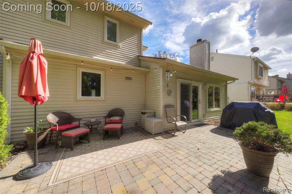 975 S Parkwood Drive, South Lyon, MI 48178 — Photo 14