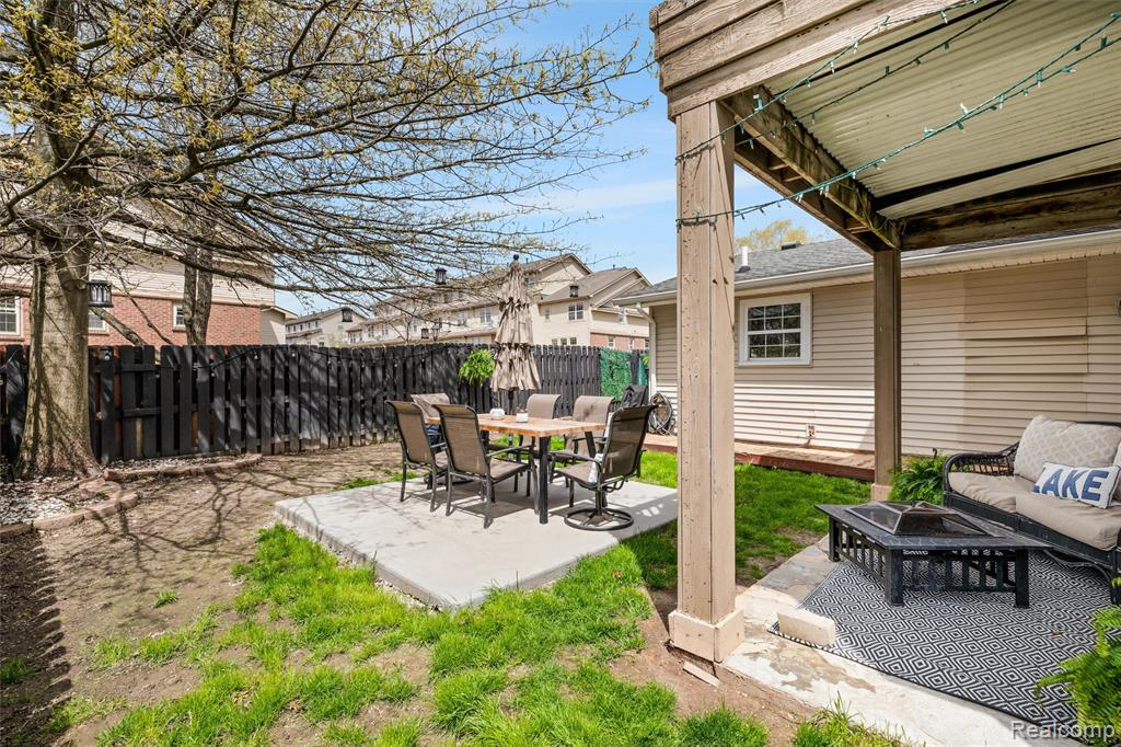 415 Leon Road, Walled Lake, MI 48390 — Photo 39
