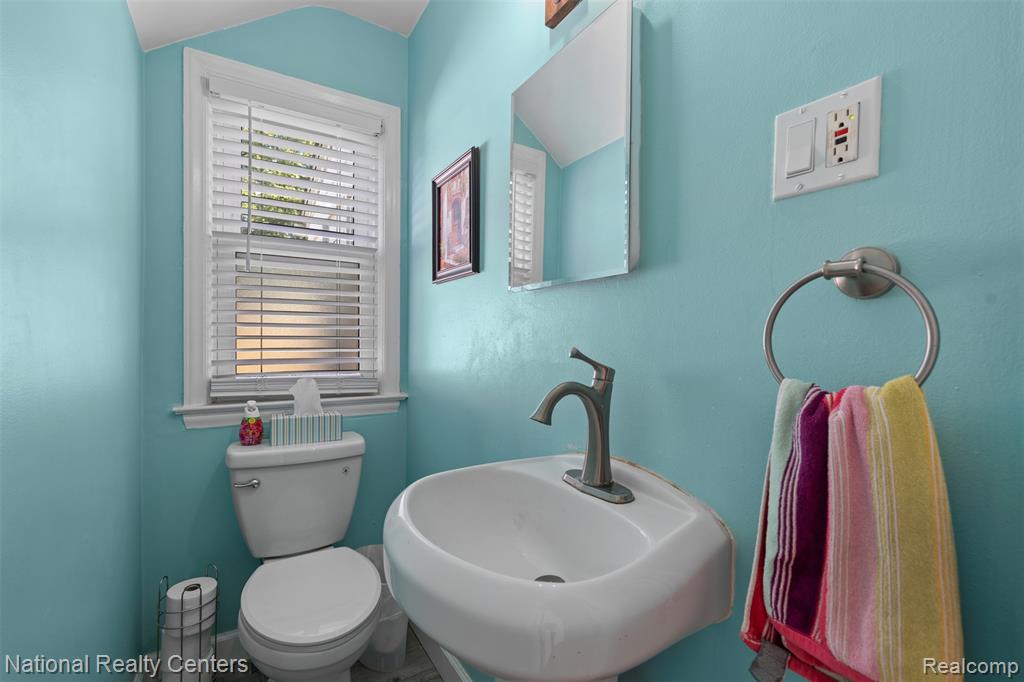 10834 Talbot Avenue, Huntington Woods, MI — Photo 16