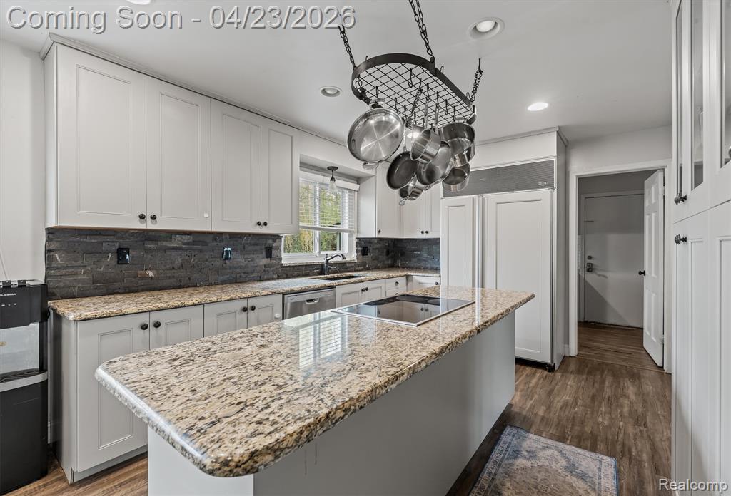 3226 Hartslock Woods Drive, West Bloomfield, MI — Photo 12