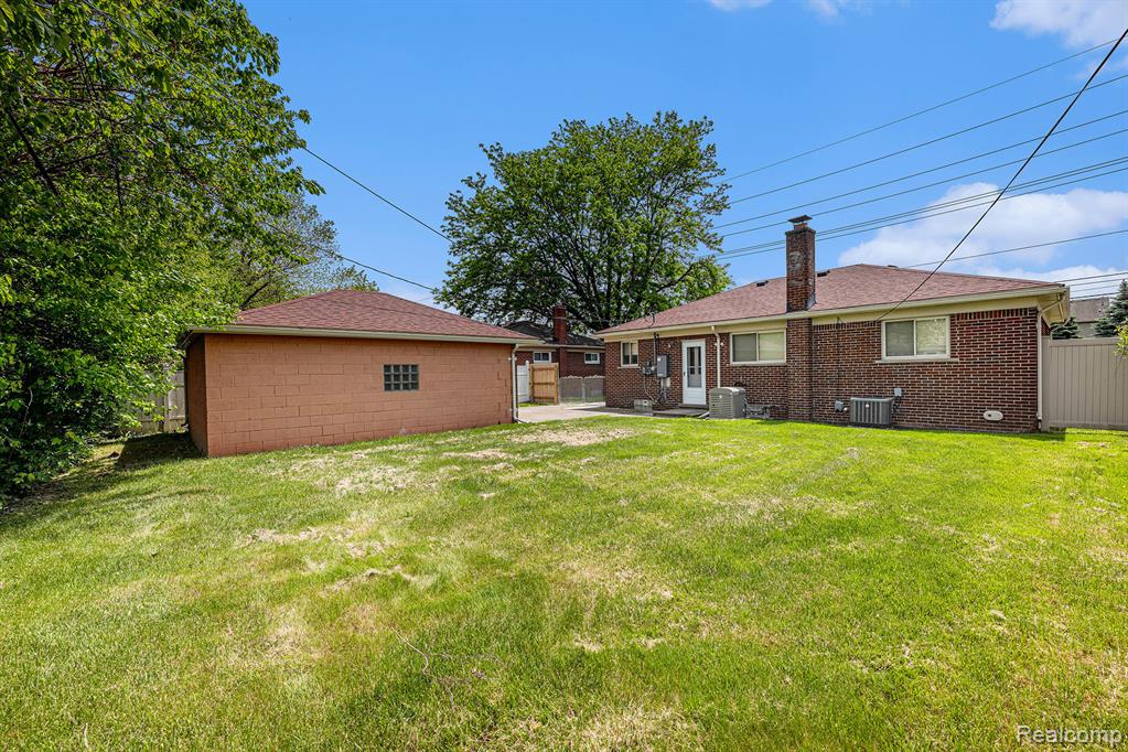 5239 E 13 Mile Road, Warren, MI 48092 — Photo 15