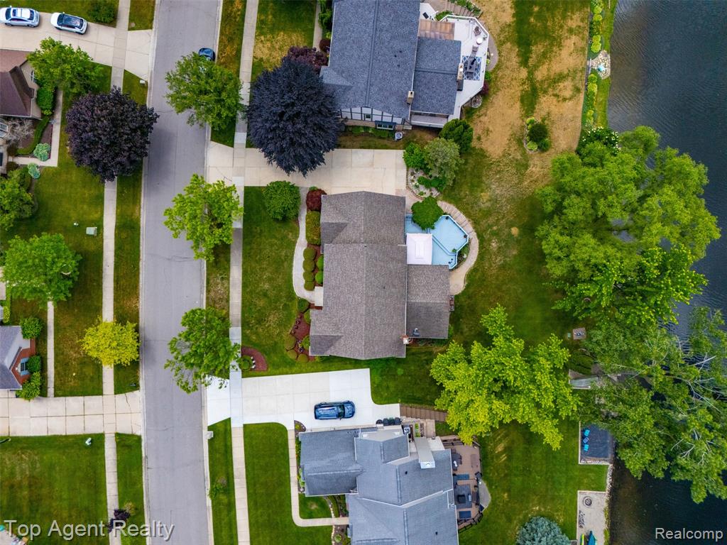 52825 Seven Oaks Drive, Utica, MI 48316 — Photo 48