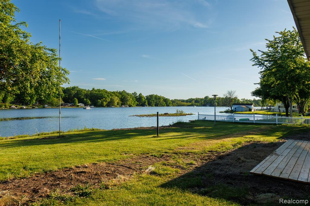 11560 Island Ct Court, Hartland, MI 48353 — Photo 27