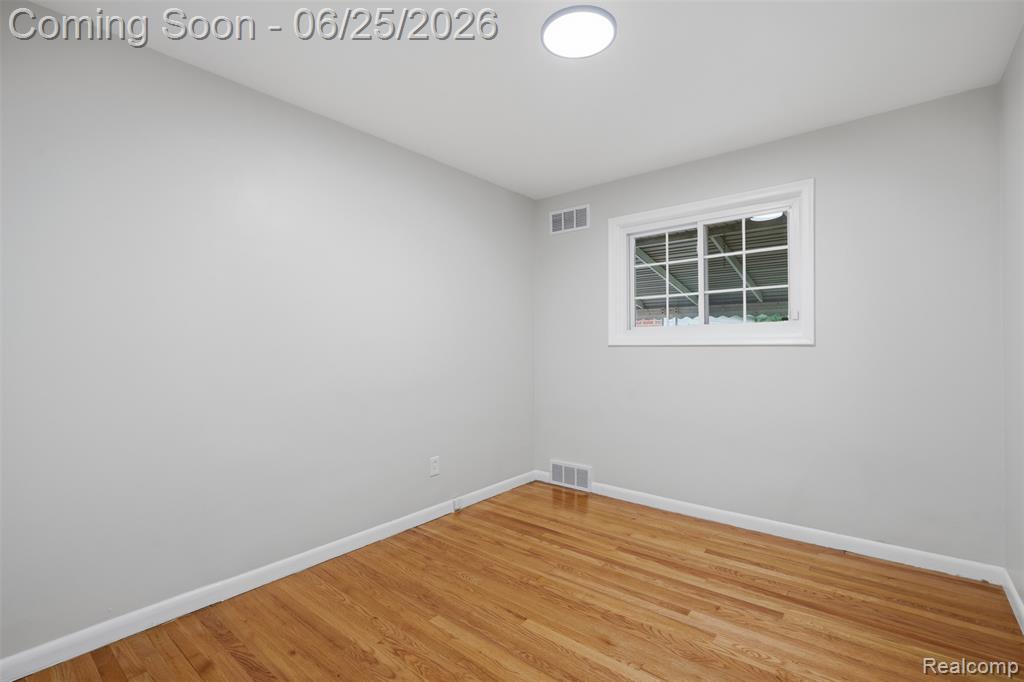 8585 Dixie Lane, Dearborn Heights, MI 48127 — Photo 23