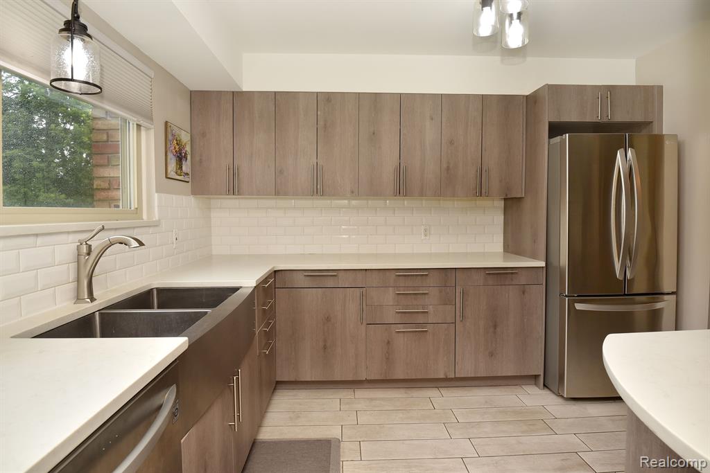 4041 W MAPLE Road, E101, Bloomfield Hills, MI 48301 — Photo 8