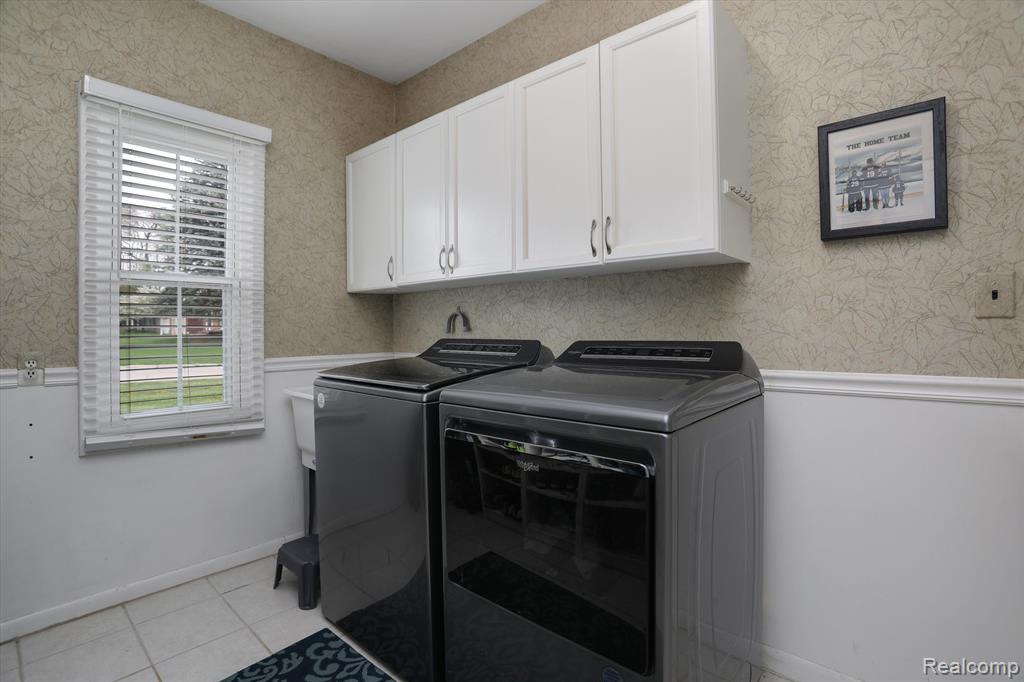 601 LAKE FOREST Road, Rochester Hills, MI 48309 — Photo 18