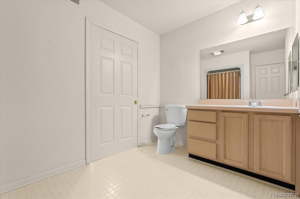 21304 JUNIPER Court, 69, Farmington Hills, MI 48336 — Photo 12