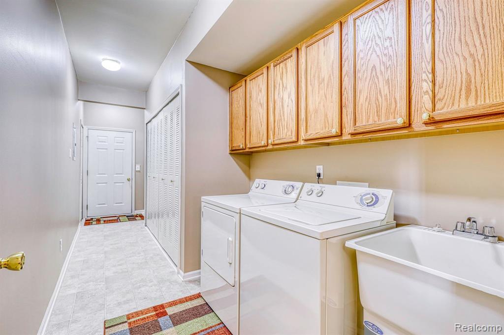 1828 FLAGSTONE Circle, Rochester, MI 48307 — Photo 25