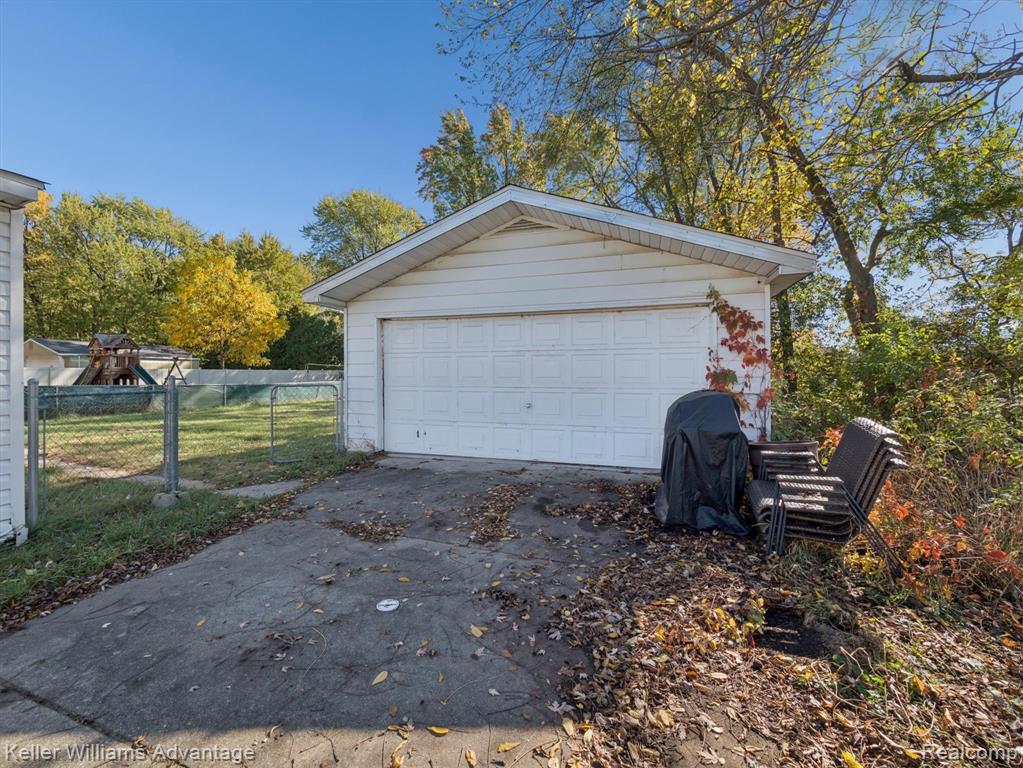 6008 Burroughs Avenue, Sterling Heights, MI 48314 — Photo 26
