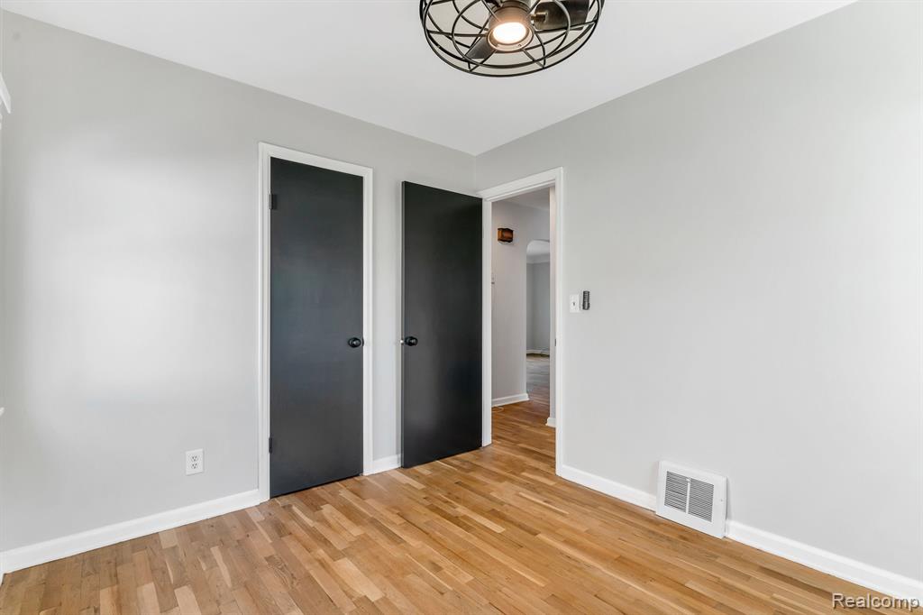 619 VERMILYA Avenue, Flint, MI 48507 — Photo 15