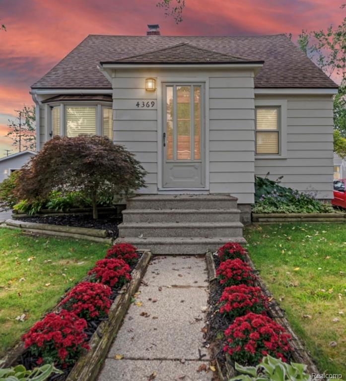 4369 Richalva Court, Waterford, MI 48329 — front exterior