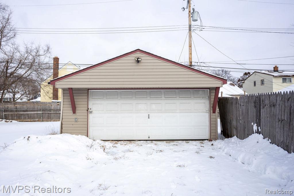 1107 E Muir Avenue, Hazel Park, MI 48030 — Photo 3