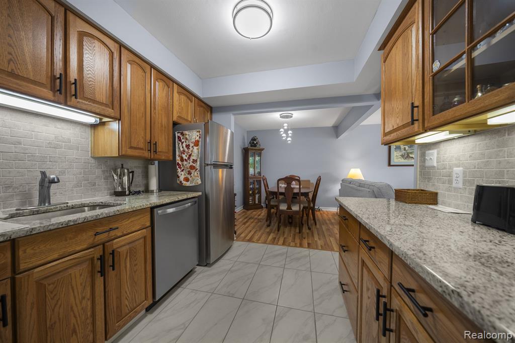 29960 CITY CENTER Drive, 2, Warren, MI 48093 — Photo 8