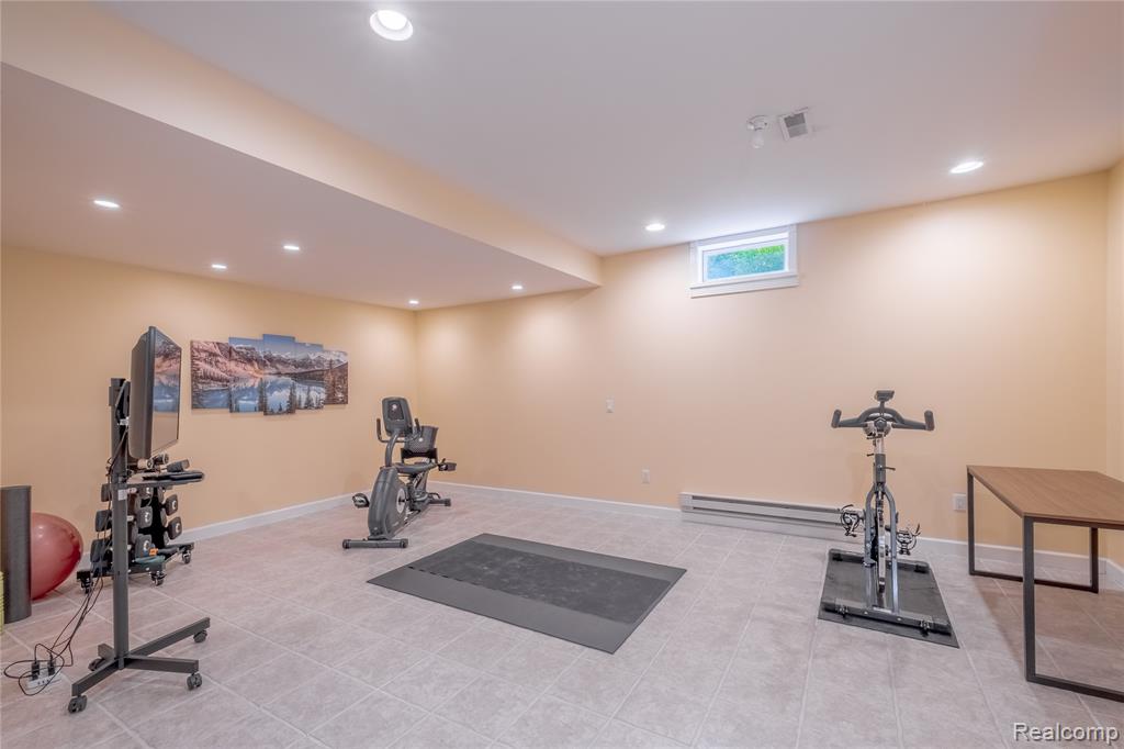 4230 Pavilion Court, Fenton, MI 48430 — Photo 35