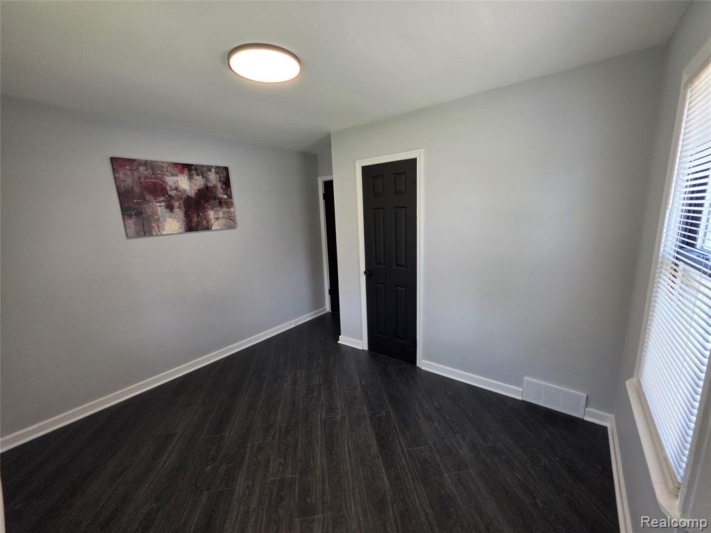 8285 Chapp Avenue S, Warren, MI 48089 — Photo 8