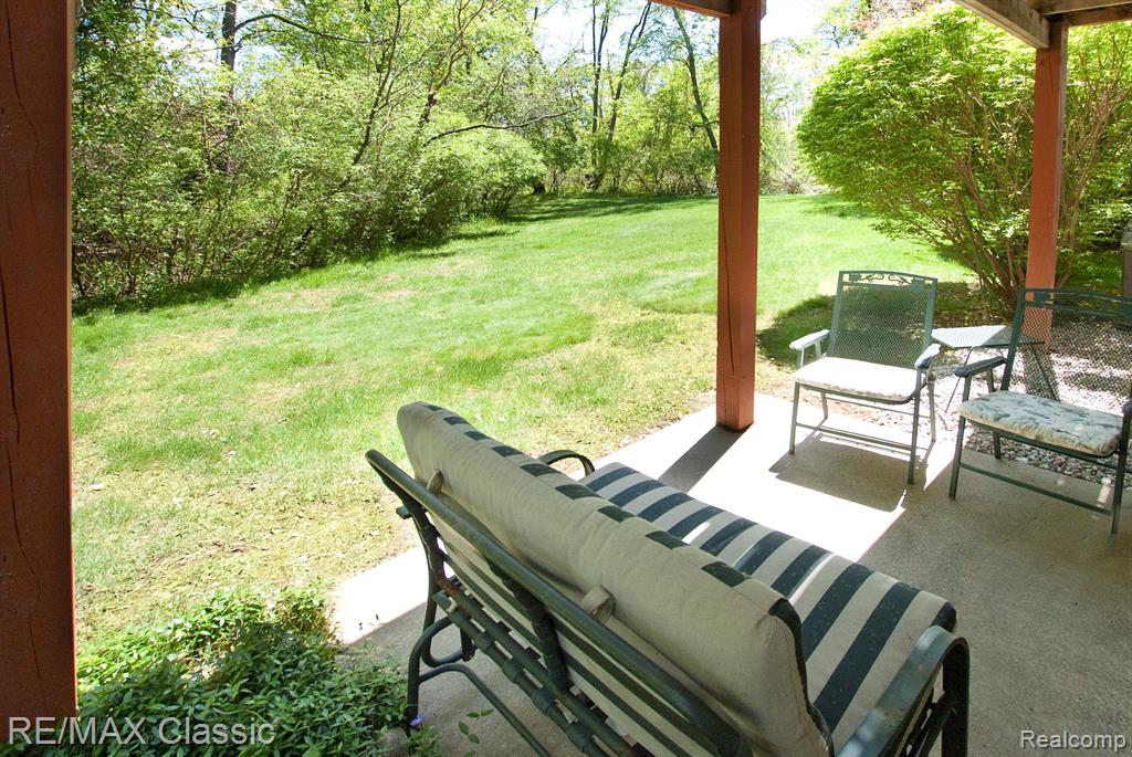 587 Winwood Circle, 20, Walled Lake, MI 48390 — Photo 34