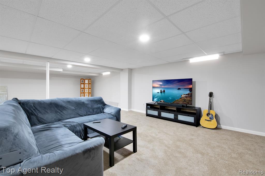 42185 KINGSLEY Drive, Clinton Twp, MI 48038 — Photo 25