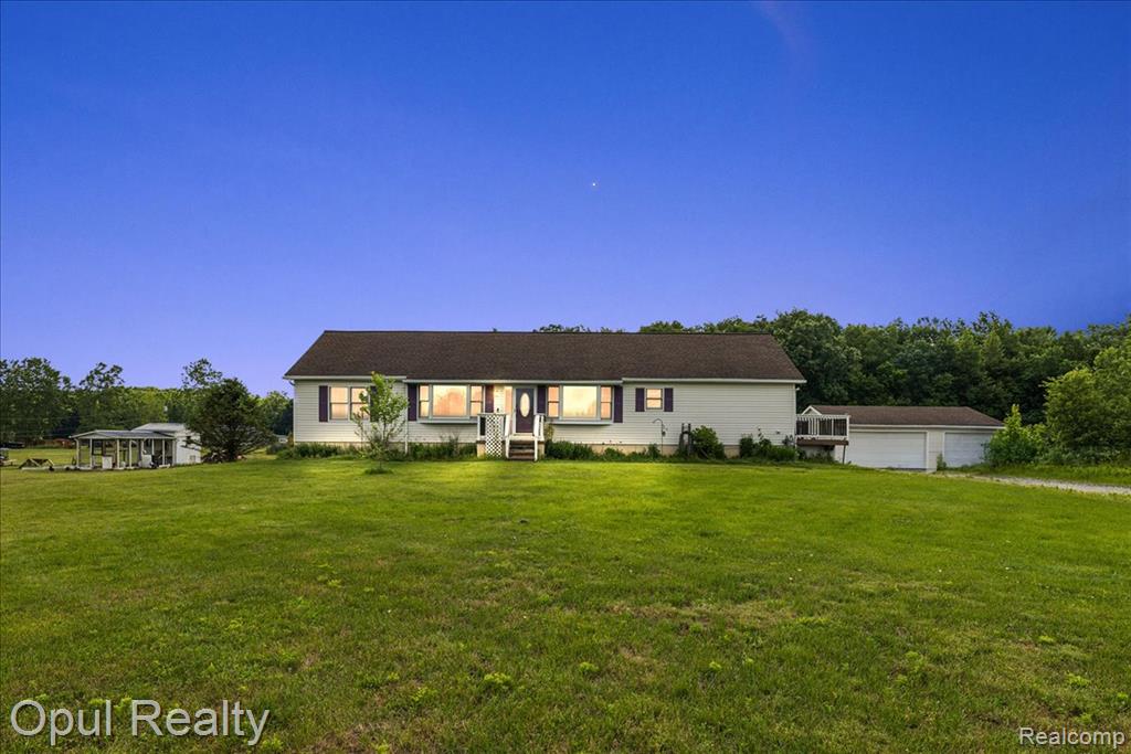 23815 Carleton West Road, Belleville, MI 48111