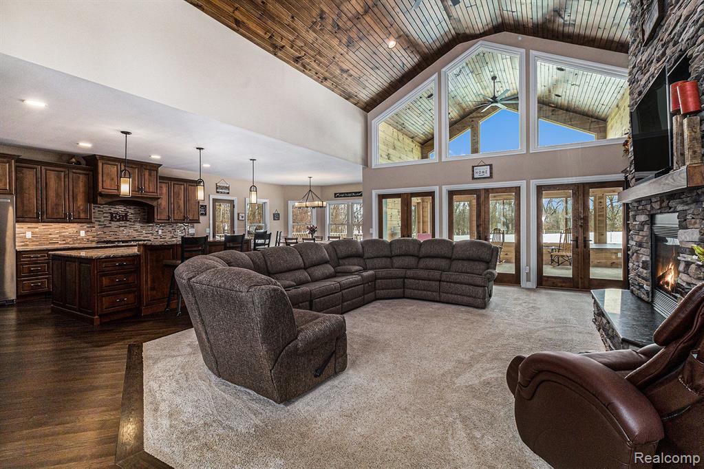 7196 MANOR Lane, Fowlerville, MI 48836 — Photo 8