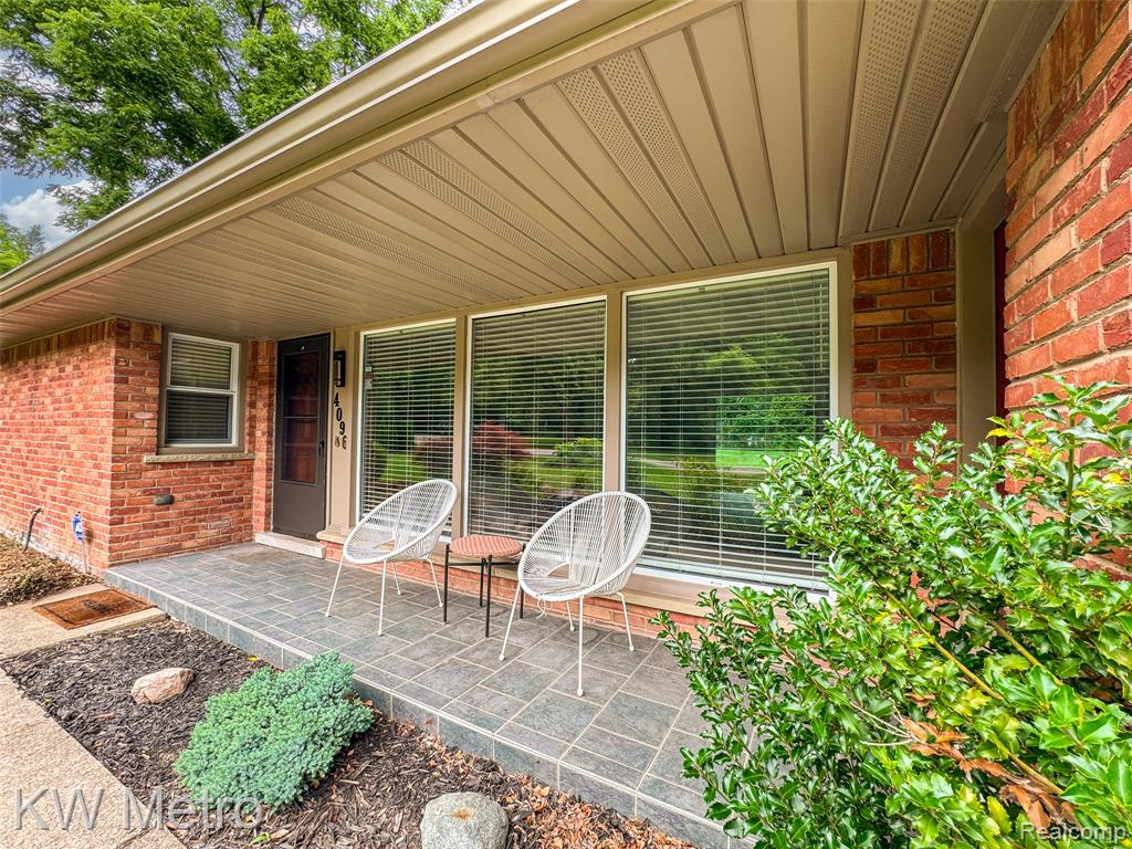 4096 CHESTNUT HILL Drive, Troy, MI 48098 — Photo 4