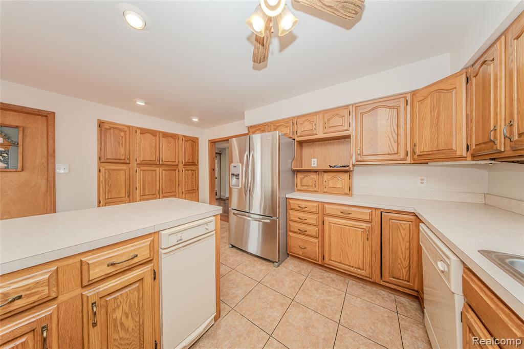 9042 Gale Road, White Lake, MI — Photo 42