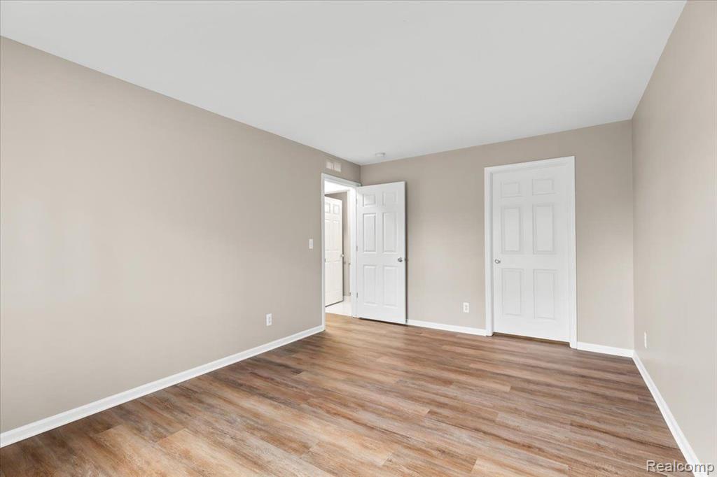 4648 BERKSHIRE Drive, Sterling Heights, MI 48314 — Photo 24