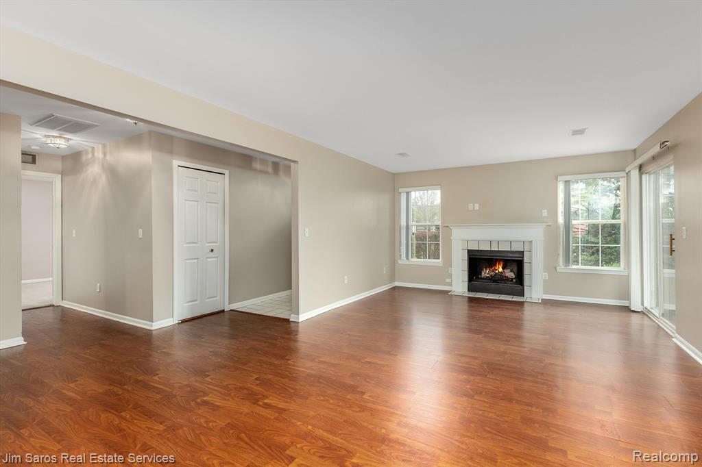 43115 WOODBRIDGE Drive, Clinton Twp, MI 48038 — Photo 2